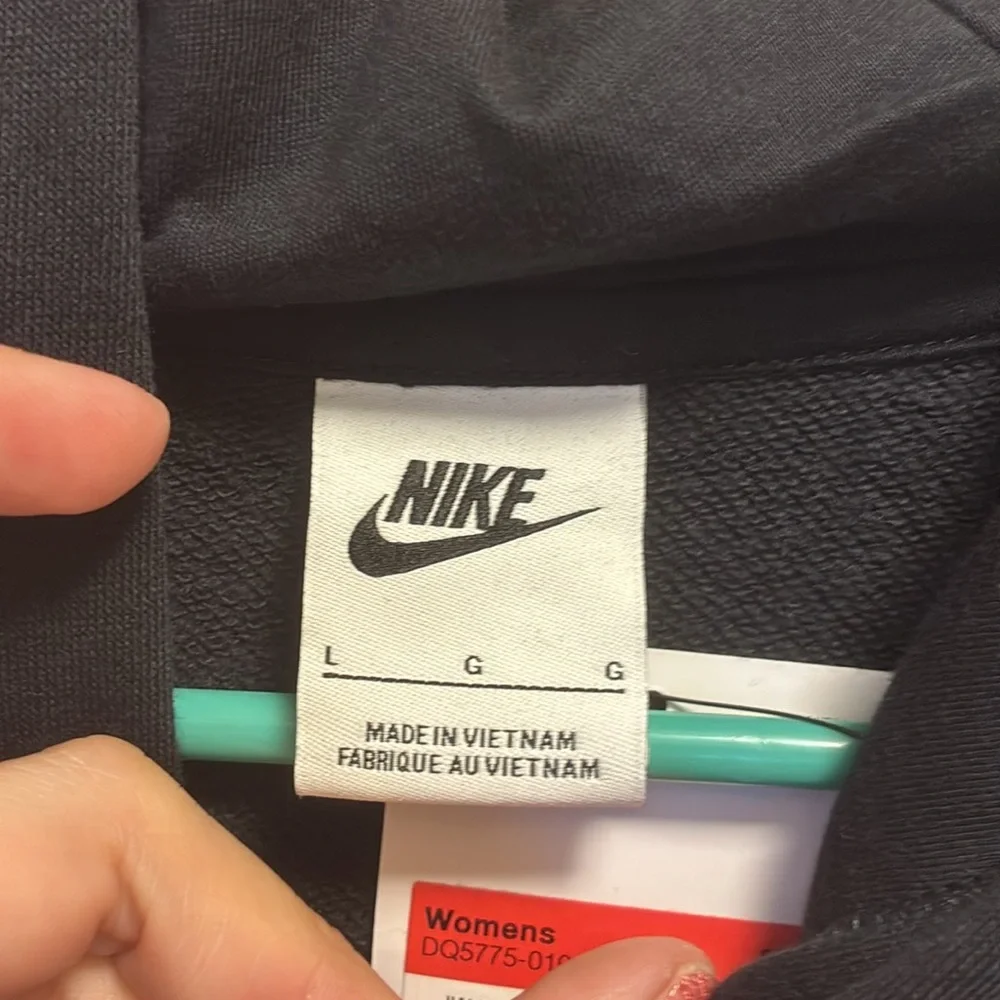 Nike Black hooded sweatshirt with white logo NWT - Picture 8 of 12